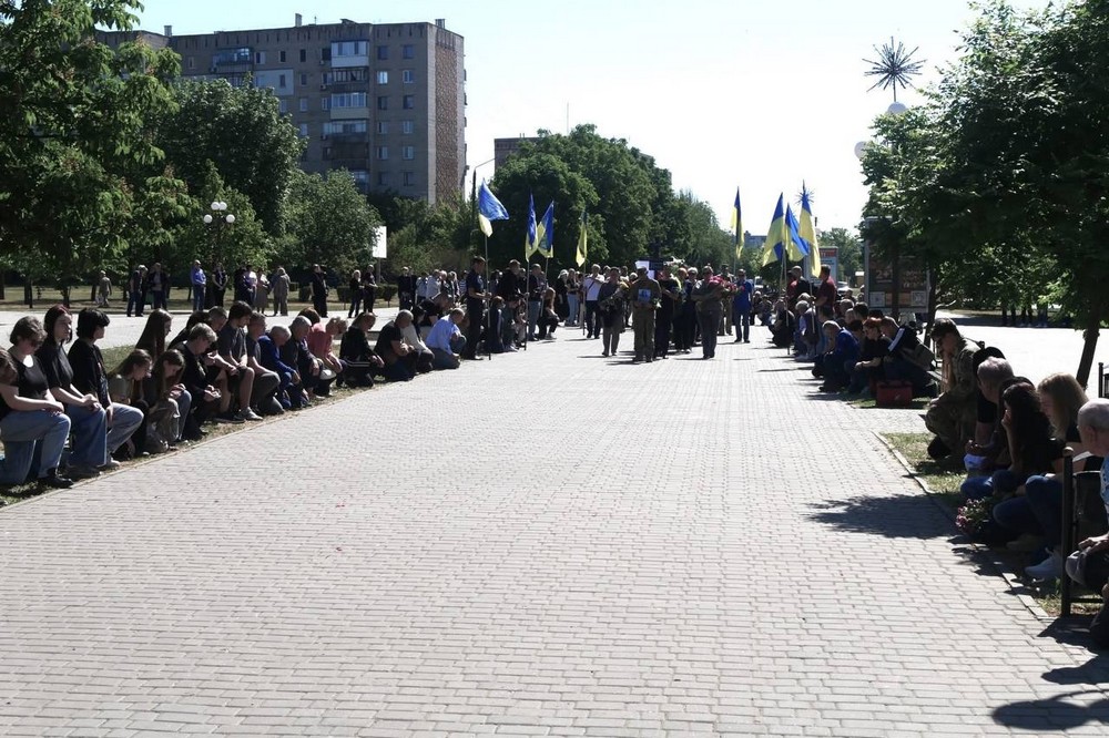 Покров сьогодні попрощався з 23-річним Захисником, який віддав своє молоде життя за Батьківщину.