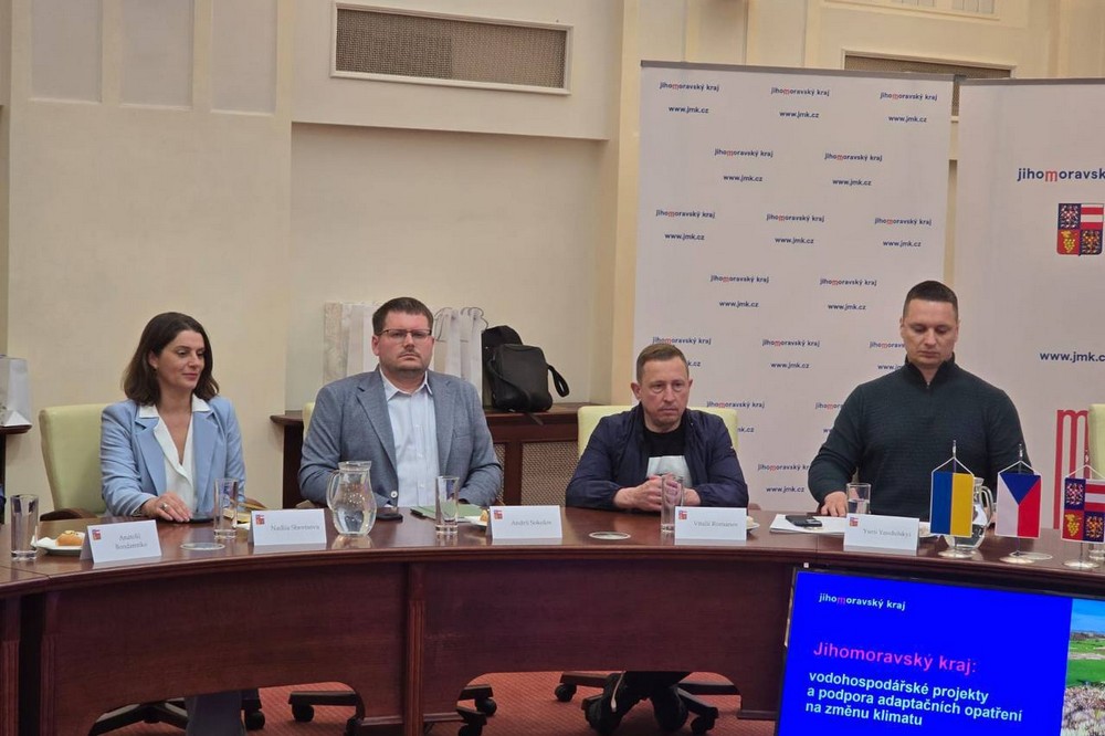 Обговорили проєкти водопостачання у Нікопольському та Синельниківському районах: обласна делегація працює у Чехії
