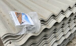 Червоногригорівська громада отримала 900 листів шиферу для відновлення пошкодженого житла