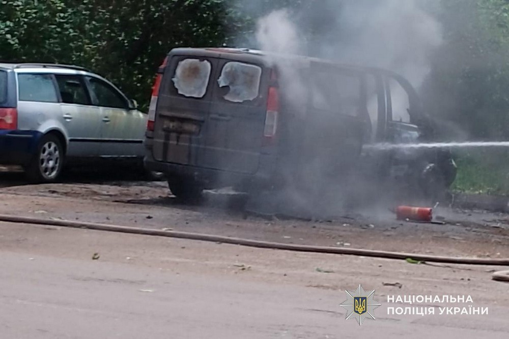 Окупанти вдарили по евакуаційному авто, били по Нікополю, Криворіжжю, Самарівському району: серед постраждалих троє поліцейських