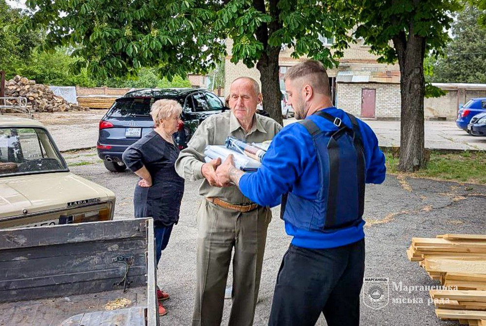 Гуманітарна допомога у Марганці: фото