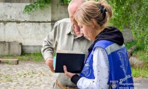 Гуманітарна допомога у Марганці: мешканці отримали будівельні матеріали від «Проліски» (фото)