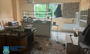 У Нікополі поранено двох жінок, понівечені харчове і комунальне підприємства, бив ворог і по району, а також по Криворіжжю і Синельниківщині