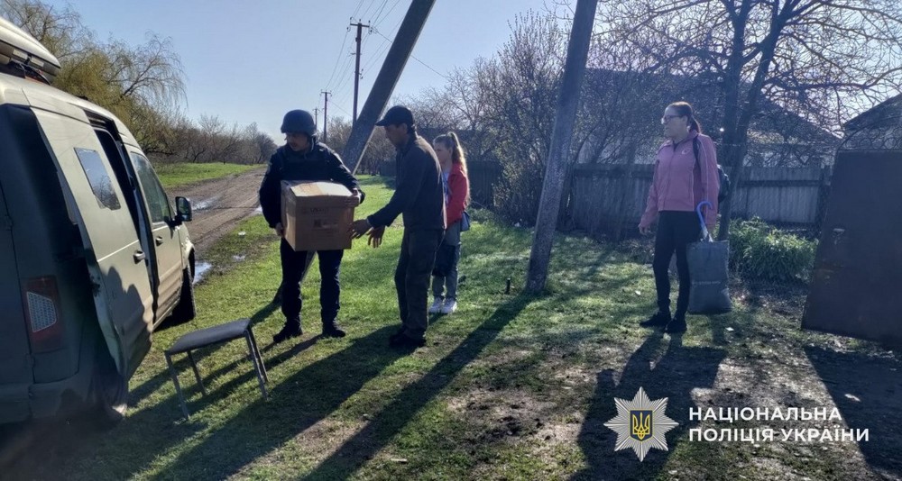 евакуював понад 30 родин з дітьми з прифронтової громади на Дніпропетровщині (фото)