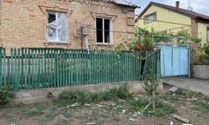 У Нікополі ворог поранив 78-річну жінку, під обстрілом був і район, а також Синельниківщина
