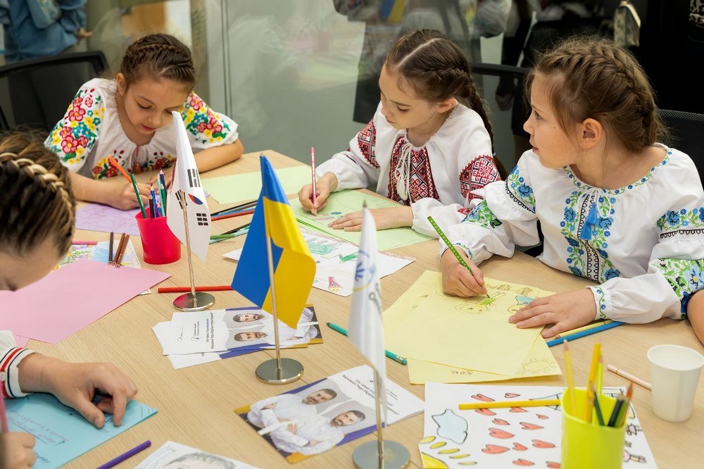 У Дніпрі відкрився один із найбільших в Україні Центр захисту прав дитини. Він - перший на сході держави. Цей Центр створено за ініціативи Уповноваженого Верховної Ради з прав людини Дмитра Лубінця.
