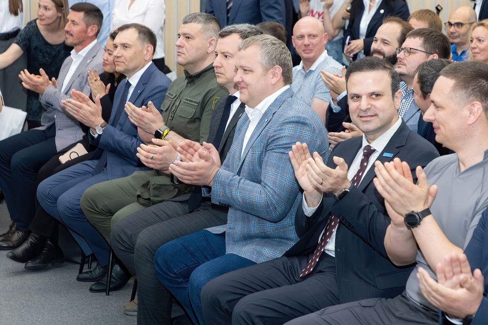 У Дніпрі відкрився один із найбільших в Україні Центр захисту прав дитини. Він - перший на сході держави. Цей Центр створено за ініціативи Уповноваженого Верховної Ради з прав людини Дмитра Лубінця.
