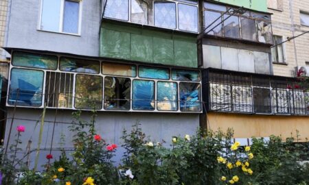 Найбільше сьогодні дісталося Нікополю: двоє поранених і багато руйнувань, також під обстрілами були район, Криворіжжя і Синельниківщина (фото)