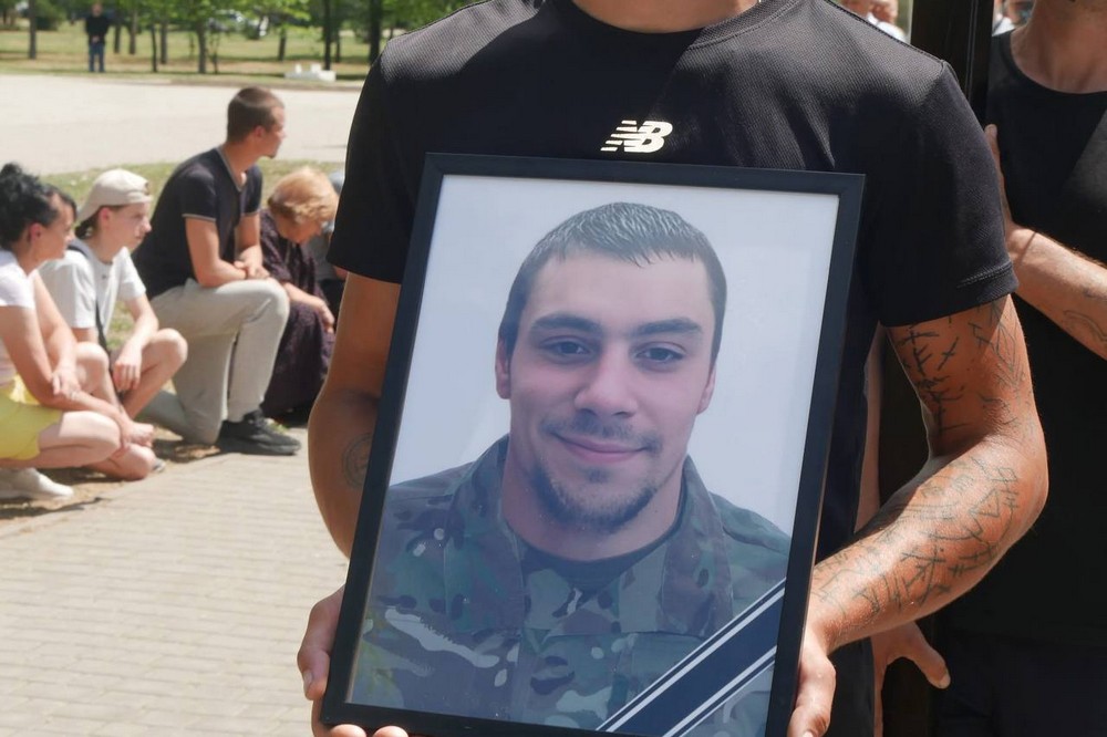 Покров сьогодні простився із 25-річним Захисником