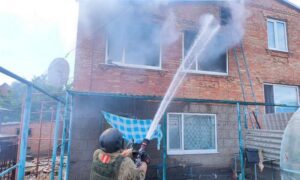 У Нікополі горіла адмінбудівля, багато руйнувань - ворог протягом усього дня обстрілював район, бив і по Синельниківщині