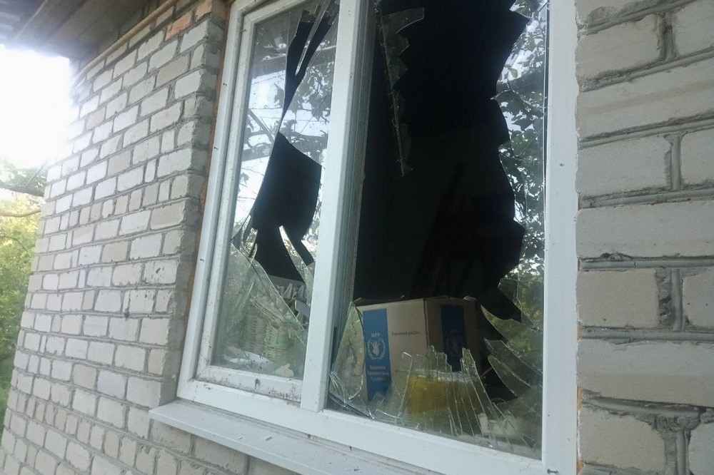 У Нікополі горіла адмінбудівля, багато руйнувань - ворог протягом усього дня обстрілював район, бив і по Синельниківщині