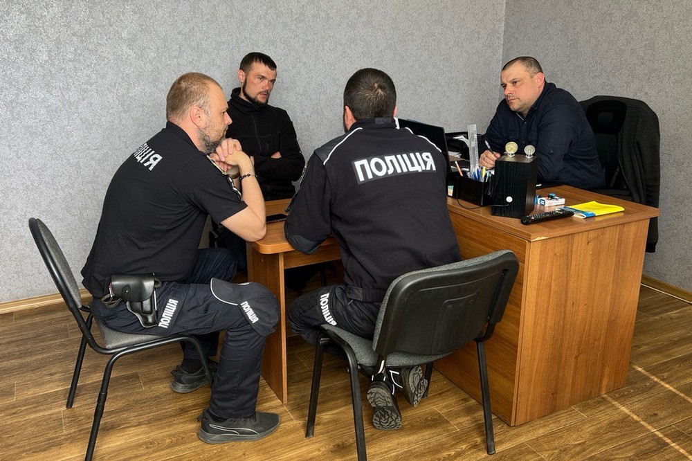 у Червоногригорівській громаді провели зустріч за участю поліцейськими офіцера 2