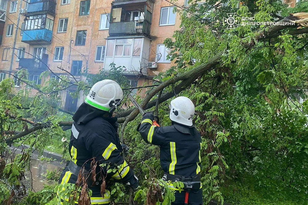 у Павлограді рятувальники ліквідували наслідки негоди (фото) 7