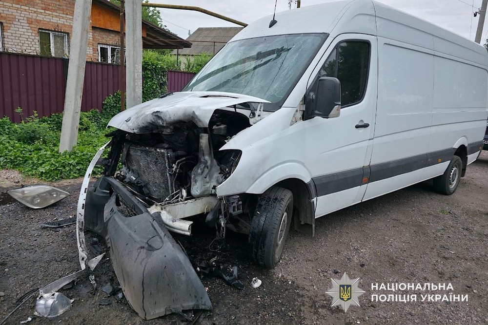 Окупанти вдарили по комунальному підприємству у Нікополі, поранивши двох жінок, також під ударом ворога були Синельниківщина і Криворіжжя (фото)