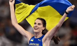 з Дніпра