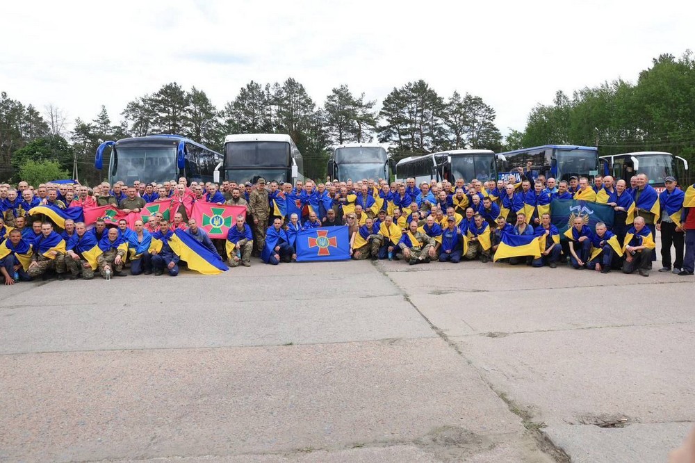 з ворожого полону повернувся 21 захисник з Дніпропетровщини