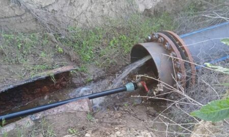 На Нікопольщині люди самі собі провели воду під обстрілами, а співробітники водоканалу керували онлайн (фото)