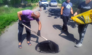 До уваги водіїв! У Червоногригорівці розпочався ямковий ремонт доріг (фото)