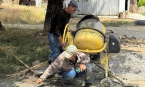 У селі біля Нікополя покращують інфраструктуру: розпочато роботи з благоустрою контейнерних майданчиків