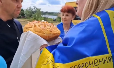 На Нікопольщині сьогодні зустріли свого Захисника, який повернувся з полону: відео
