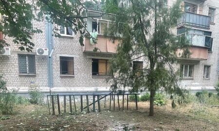 Побито багатоповерхівки, кафе, підприємство, зона відпочинку: про наслідки обстрілів Нікопольщини і Дніпровського району розповіли у поліції