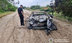 Вдарили прицільно дроном по авто з людьми і будинку, де спала дитина: про смертельний обстріл Нікопольщини розповіли у поліції