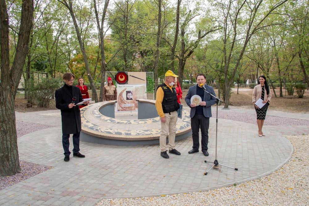 Як у Нікополі відкривали пам'ятку у 2021 році 