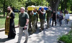 Восени став до лав ЗСУ, а навесні загинув: Нікополь сьогодні простився з полеглим Захисником (фото)