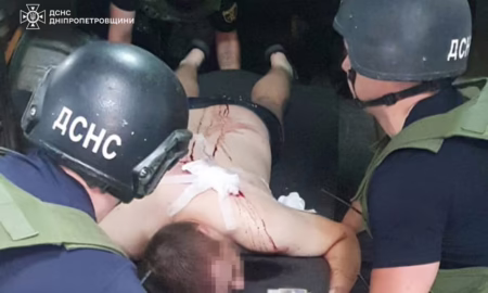 У Нікополі рятувальники допомогли пораненому і ліквідували пожежу після ворожого обстрілу