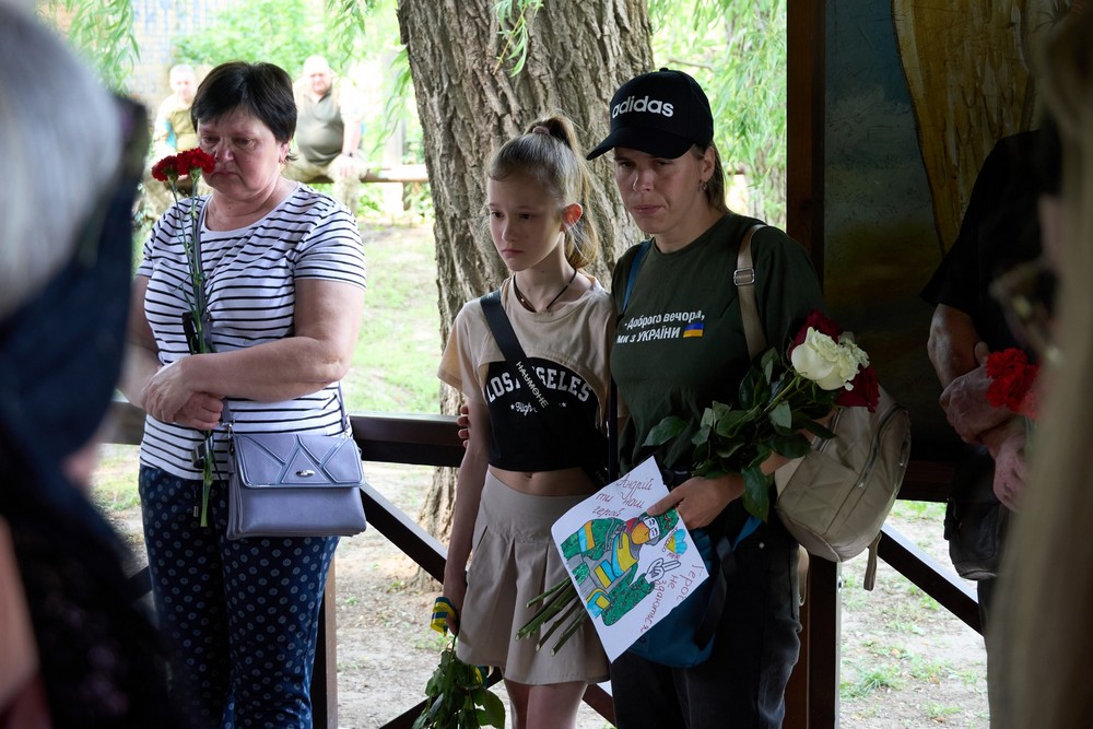 У Нікополі сьогодні прощалися з Героєм: фото
