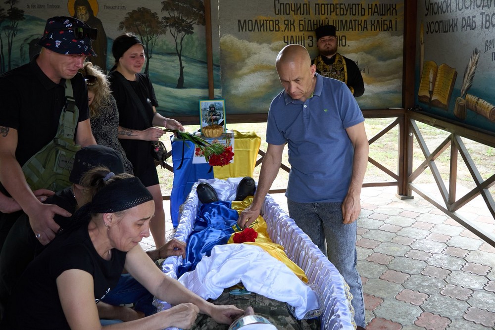 У Нікополі провели в останню путь 23-річного солдата