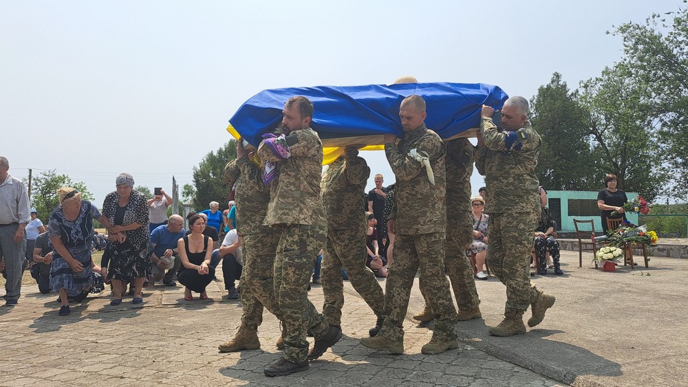 У Першотравневській громаді попрощалися з полеглим Героєм