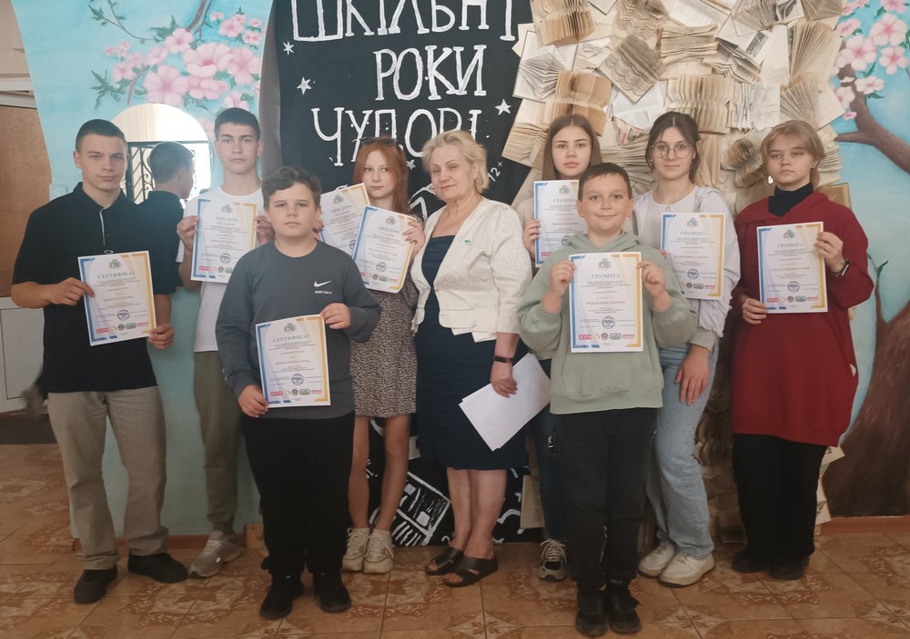 Учні з Покрова перемогли у літературному конкурсі «Розповім про подвиг»