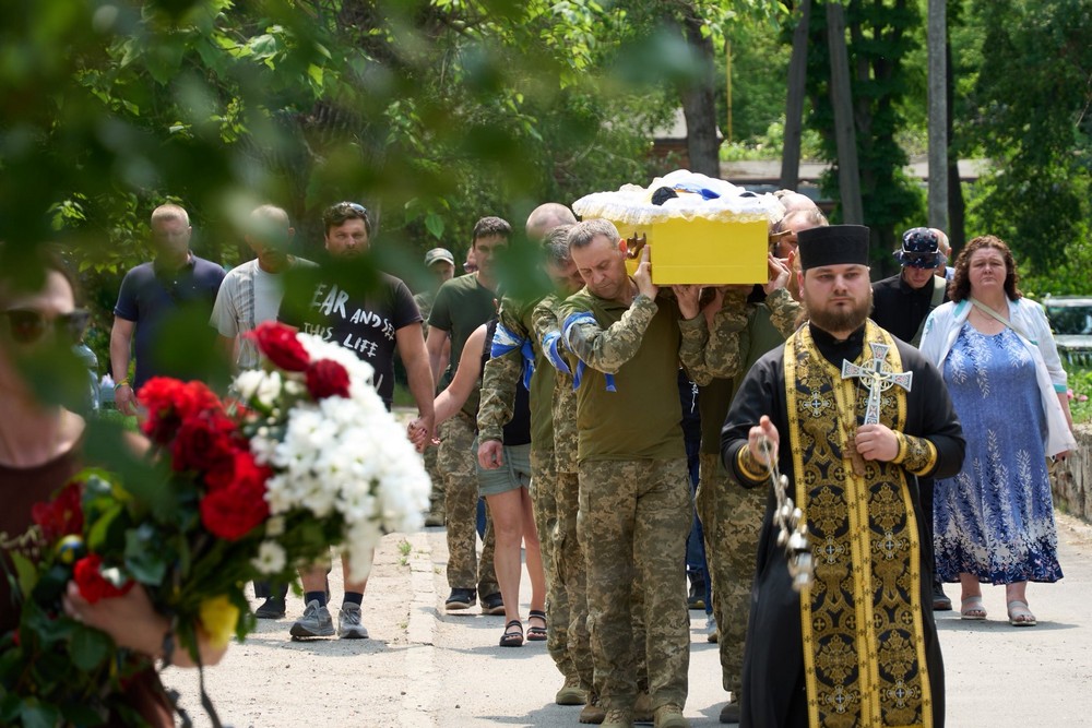 У Нікополі провели в останню путь 23-річного солдата