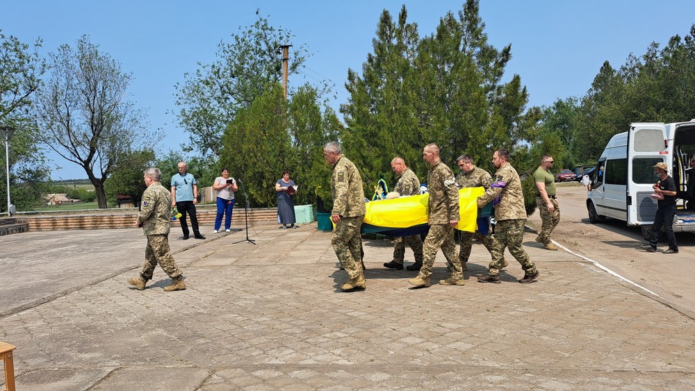 У Першотравневській громаді попрощалися з полеглим Героєм