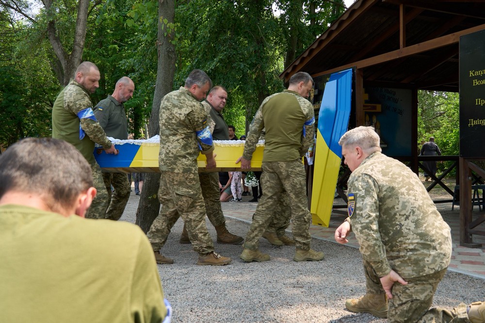 У Нікополі провели в останню путь 23-річного солдата