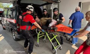 Ворог від самого ранку цинічно атакує Нікополь і район, чоловіку відірвало ногу – ДСНС