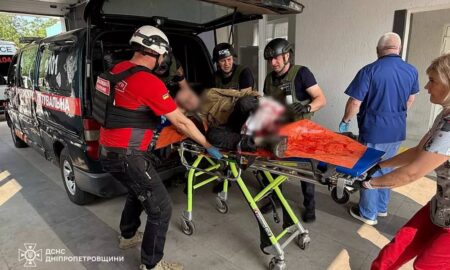 Ворог від самого ранку цинічно атакує Нікополь і район, чоловіку відірвало ногу – ДСНС