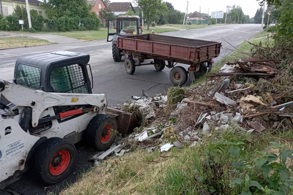 Усувають наслідки атак, готують до запуску фонтани, ремонтують дороги: чим займаються комунальники Нікополя на цьому тижні