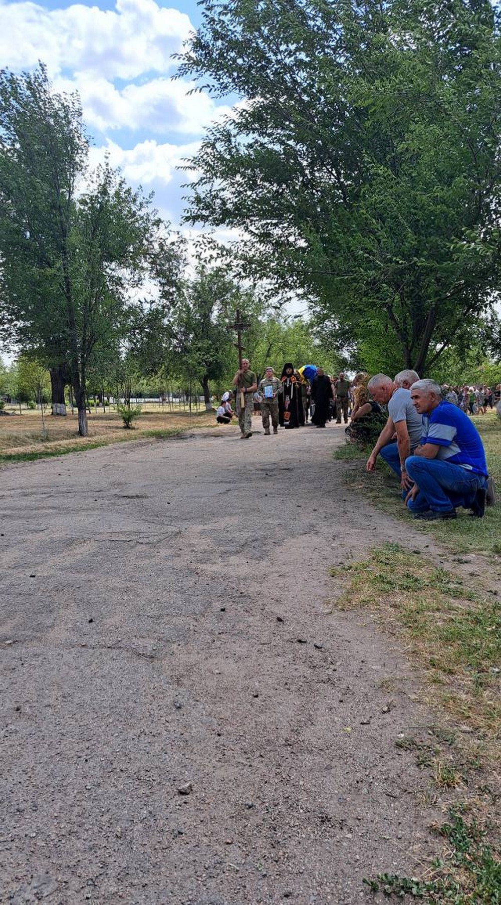 Був щирим, чуйним і мав багато друзів: на Нікопольщині провели в останню путь полеглого Героя (фото)