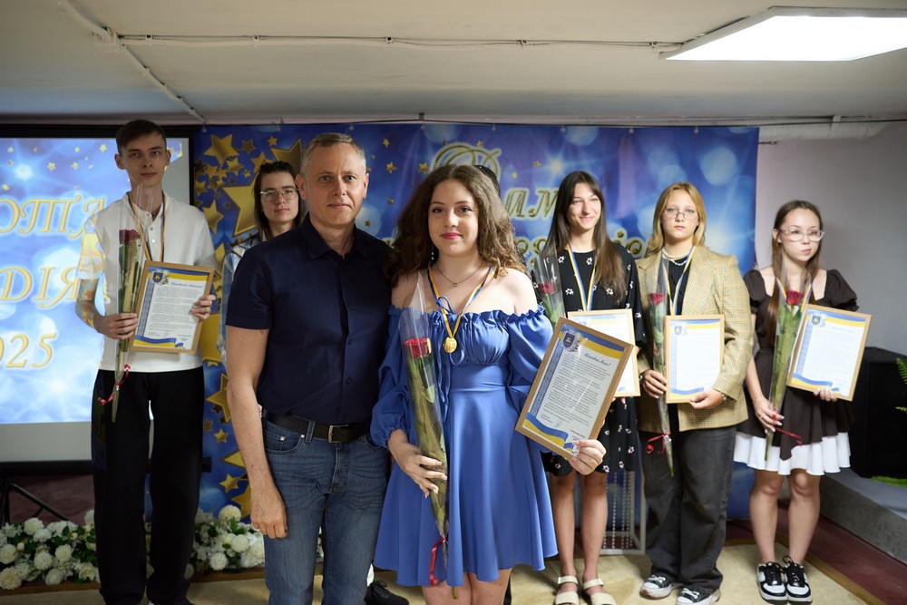 «Золота надія» Нікополя: нагородили найуспішніших учнів: фото