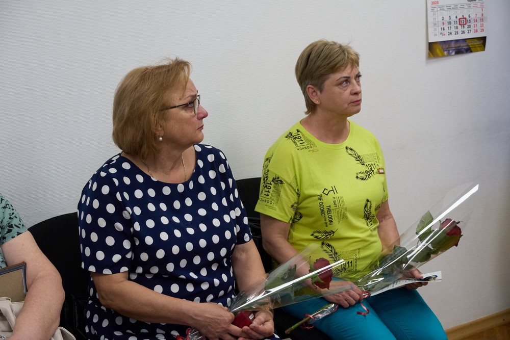Військовослужбовців з Нікополя відзначили державними нагородами: ордени полеглих вручили рідним (фото)