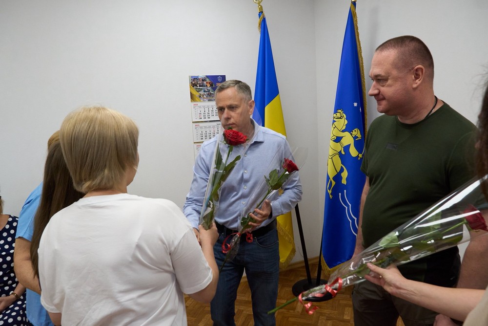 Військовослужбовців з Нікополя відзначили державними нагородами: ордени полеглих вручили рідним (фото)