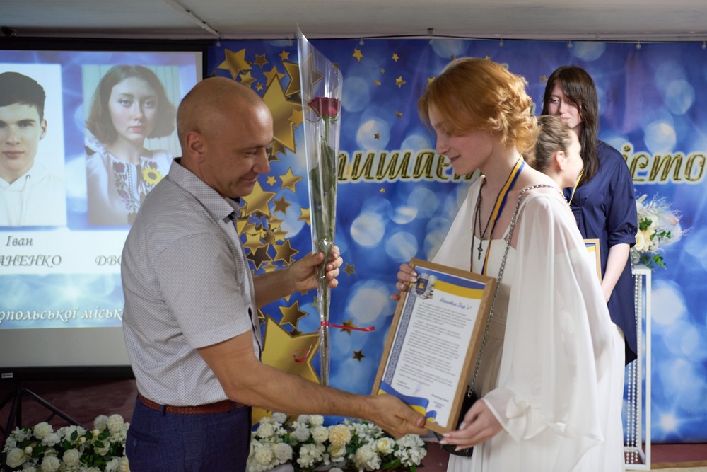 «Золота надія» Нікополя: нагородили найуспішніших учнів: фото