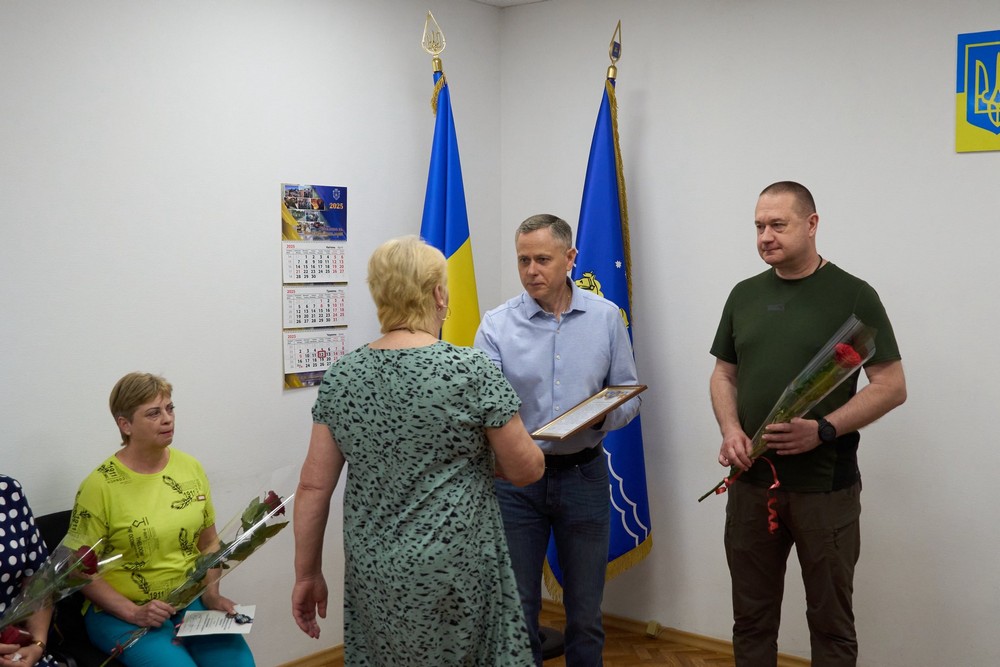 Військовослужбовців з Нікополя відзначили державними нагородами: ордени полеглих вручили рідним (фото)