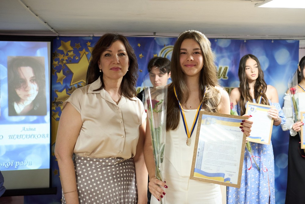 «Золота надія» Нікополя: нагородили найуспішніших учнів: фото