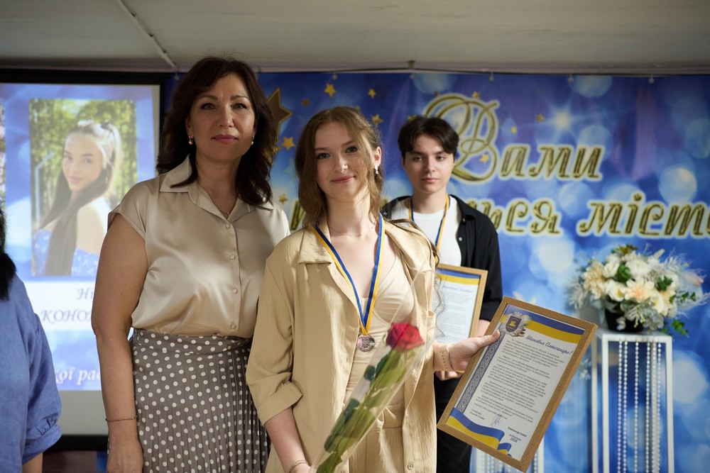 «Золота надія» Нікополя: нагородили найуспішніших учнів: фото
