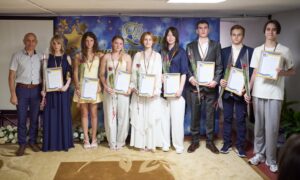 «Золота надія» Нікополя: в бомбосховищі незламного міста нагородили найуспішніших учнів, які змогли… (фото)
