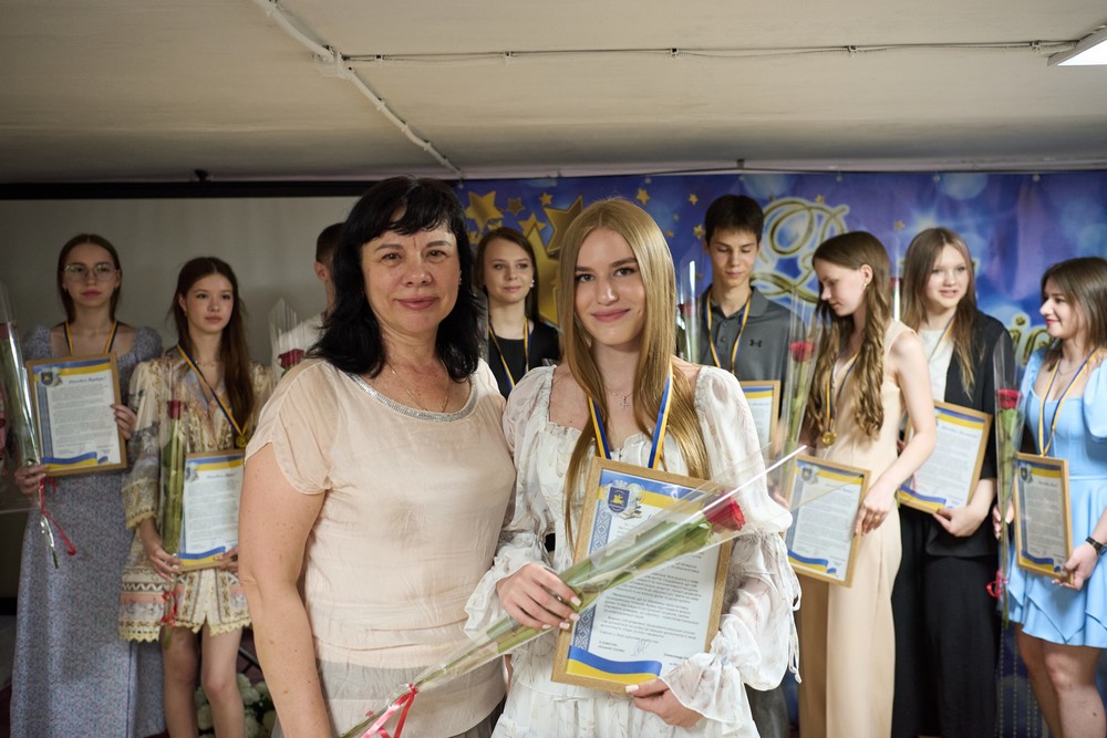 «Золота надія» Нікополя: нагородили найуспішніших учнів: фото