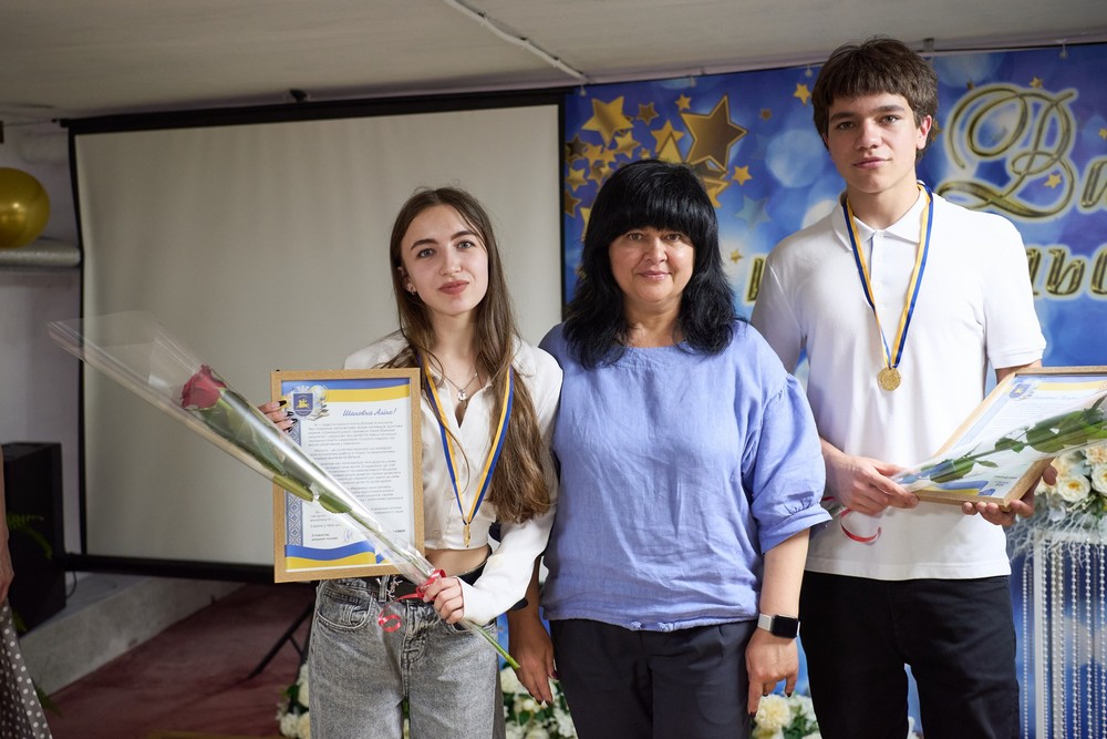 «Золота надія» Нікополя: нагородили найуспішніших учнів: фото